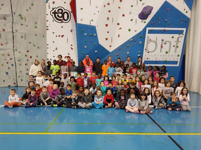 Cruz Roja Binéfar ha recogido los juguetes donados por los niños que han acudido al campus navideño de la concejalía de Deportes