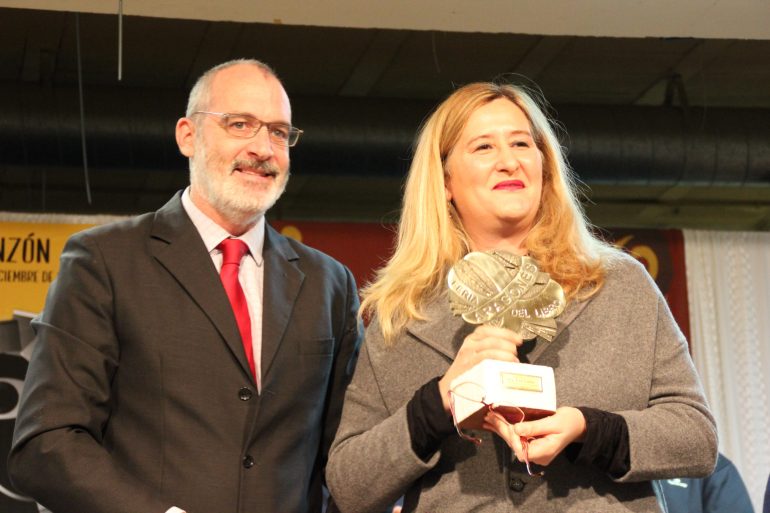 Luz Gabás y La Ronda de Boltaña dan brillo a la clausura de la Feria del Libro Aragonés de Monzón