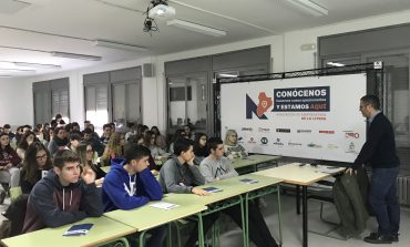 Las charlas del proyecto “Conócenos hacemos cosas apasionantes y estamos aquí” llegan a su ecuador con gran éxito en los Centros Educativos