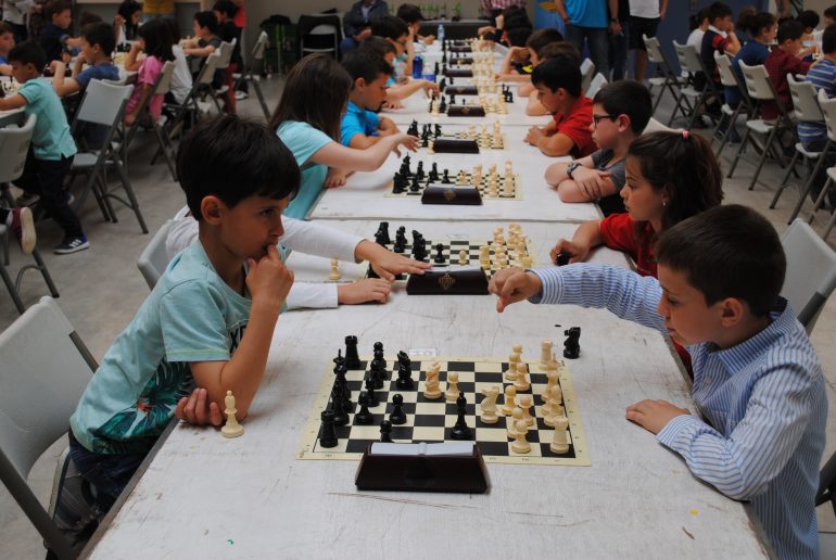El XIV torneo de Ajedrez Escolar Villa de Binéfar reunió jugadores de Zaragoza, Huesca y Lleida
