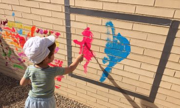 Maridaje perfecto el Arte de la Asociación Down y los peques de la Escuela Infantil Las Pajaritas de Huesca