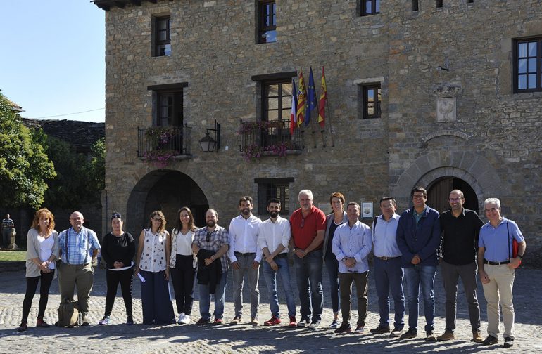 Aínsa-Sobrarbe recibe el galardón como ganadora de la Capital del Turismo Rural 2018