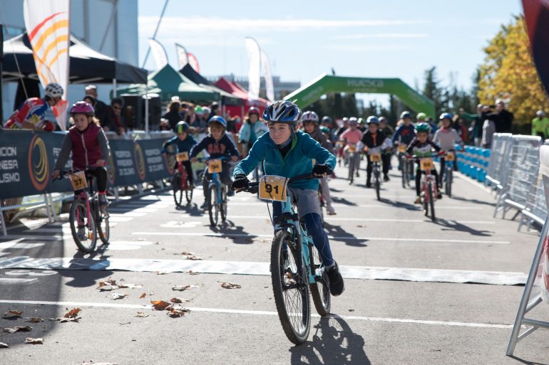 Aínsa inicia la II Liga Escolar de la Bici como parte de las Enduro World Series