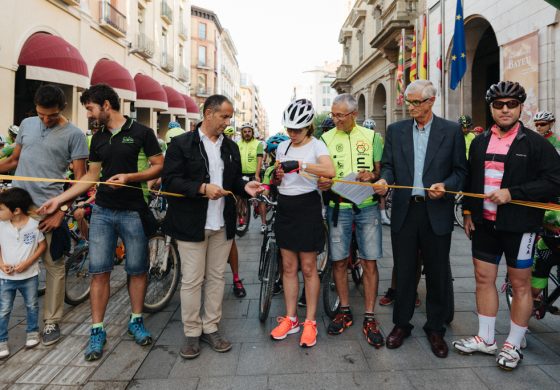 Cerca de 200 personas pedalean por el respeto mutuo en una ruta que ya es más segura para ciclistas