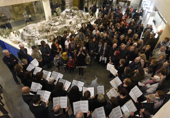 Elisa Sancho lanza una mensaje de vuelta a las raíces y apela a un futuro "que no se deje a nadie atrás" para el inicio de la Navidad en Huesca