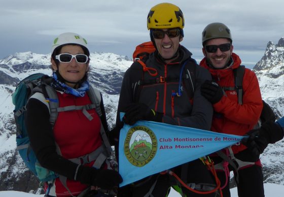El Club Montisonense de Montaña en la cima del Anayet 2575 m