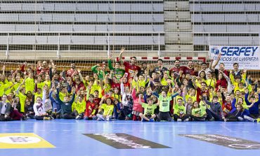 Los colegios San Vicente y Juan XXIII con el Bada Huesca