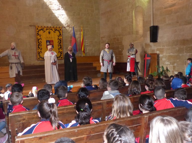 Medio millar de alumnos montisonenses de Primaria se acercan al Monzón medieval