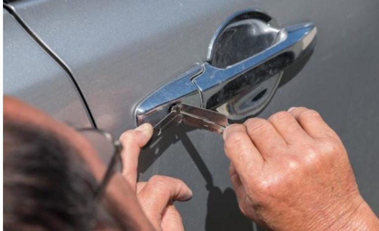 ¿Problemas a la hora de abrir tu caja fuerte o la cerradura de tu coche? Un cerrajero es la solución