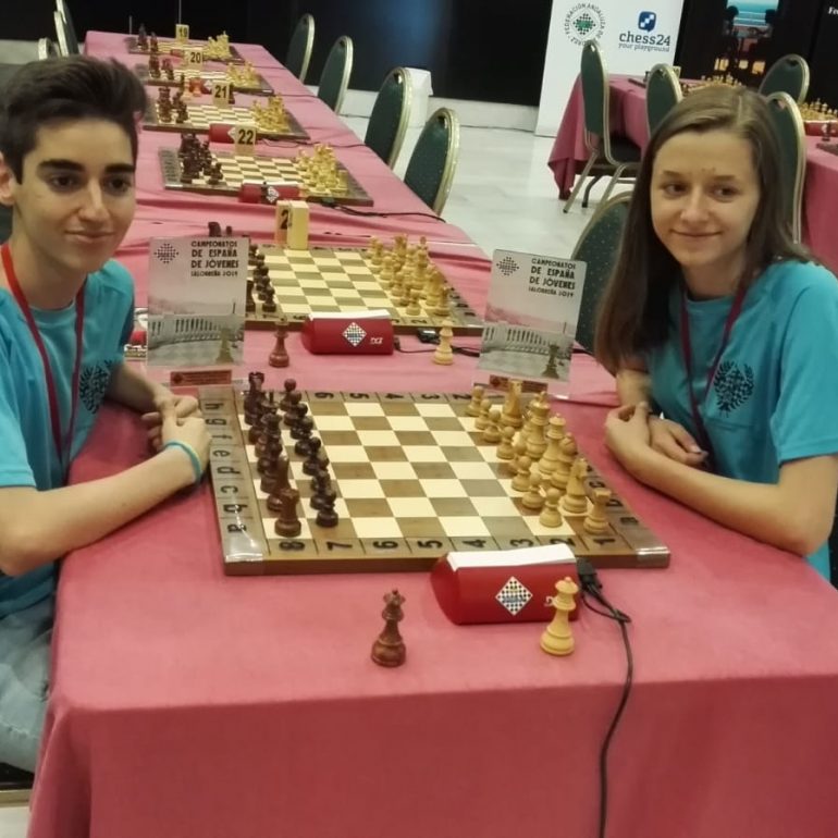 Los ajedrecistas de Monzón y Huesca Pedro Antonio Ginés y María Eizaguerri, Campeones de España sub 16