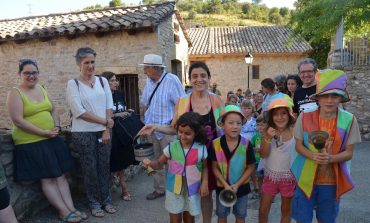 El II Festival País de Moñacos revitaliza Abizanda con el arte de los títeres