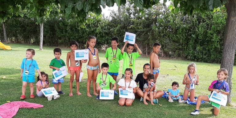 Los cursos de natación y actividades acuáticas de la Comarca de La Litera ganan adeptos este verano