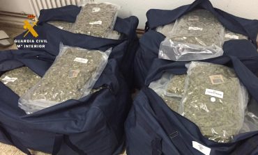 La Guardia Civil interviene 100 kilogramos de marihuana perfectamente envasada y detiene a dos personas