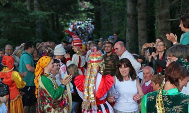 Jaca vive ya la fiesta del folklore