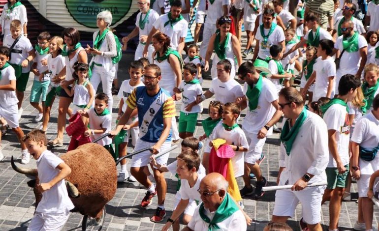 Cientos de niños disfrutan en Huesca del espectáculo taurochiquillos