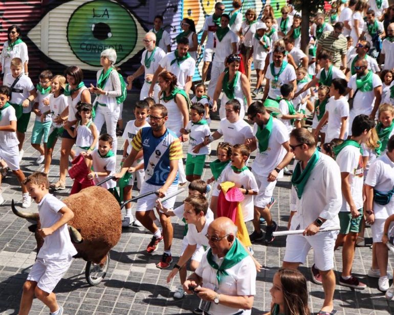 Cientos de niños disfrutan en Huesca del espectáculo taurochiquillos