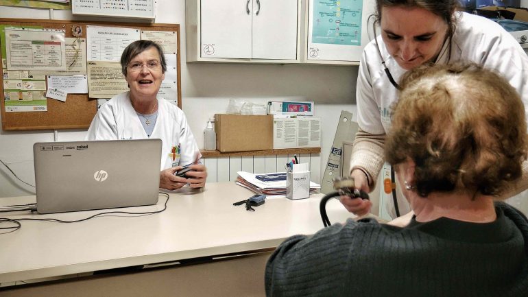 La campaña del Colegio Oficial de Médicos de Huesca #Yomequedo #Nosquedamos reivindica la sanidad en el medio rural para asentar población