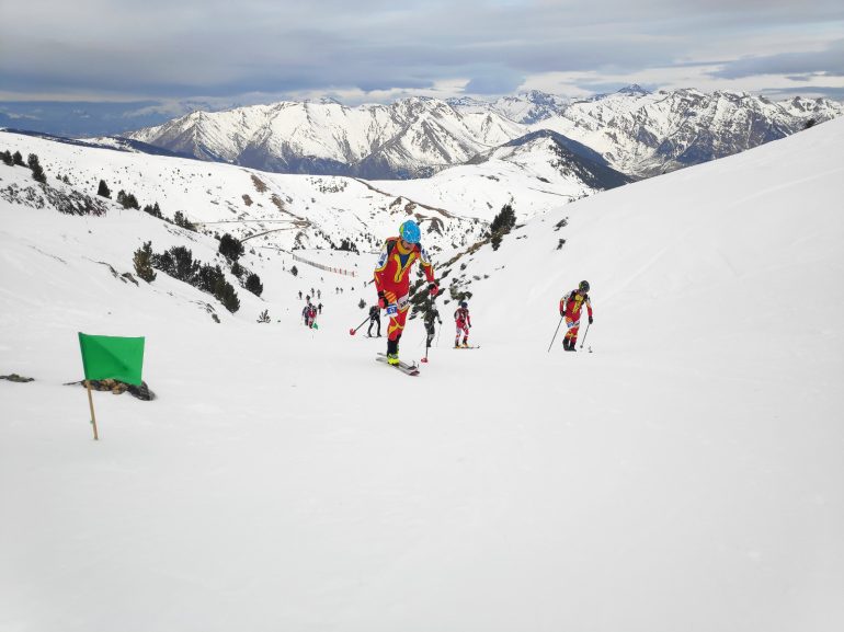 El equipo aragonés de esquí de montaña aspira este fin de semana a conseguir tres títulos en la Copa de España
