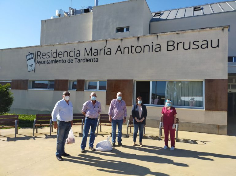 Ganaderos solidarios de UAGA donan 12 corderos a entidades sociales de Huesca