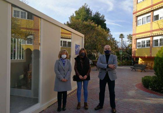 Residencia Pirineos y ARADE diseñan un módulo para que los mayores puedan recibir visitas en las residencias durante el invierno
