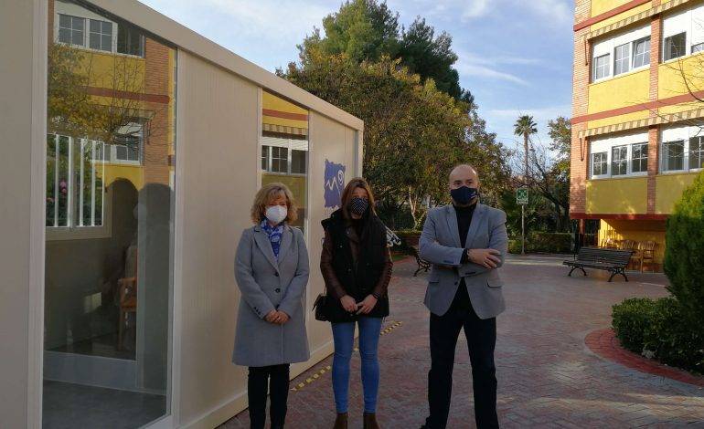 Residencia Pirineos y ARADE diseñan un módulo para que los mayores puedan recibir visitas en las residencias durante el invierno