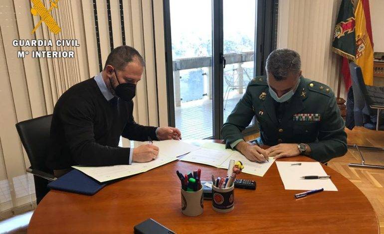 La Guardia Civil y el Colegio Oficial de Farmacéuticos de Huesca firman un acuerdo de colaboración en torno al plan mayor de seguridad