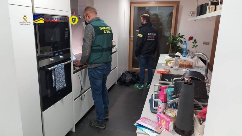 Guardia Civil, Mossos d’Esquadra y Europol colaboran con la policía andorrana en la detención de 6 personas supuestos autores de una estafa