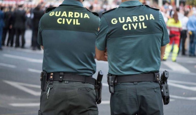 La Guardia Civil investiga a 20 personas por falsedad documental