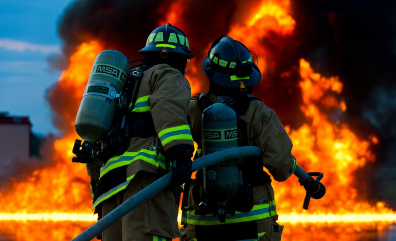 Incendio de camión con tuberías de PVC en Ballobar