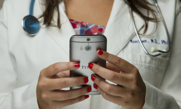 El 60 % de los centros de salud de Aragón atienden consultas de forma telemática