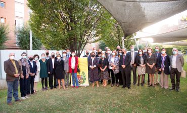 El Colegio de Médicos de Huesca homenajea a los sanitarios jubilados en la entrega de sus Premios Científicos