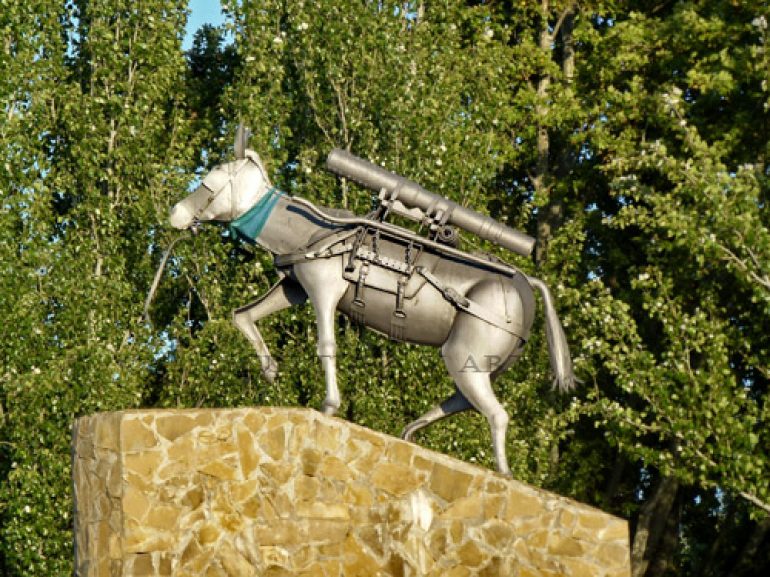 Acto de homenaje al mulo en montaña