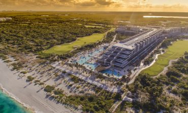 Disfruta del lujo en Cancún con el arte y la familia como epicentro