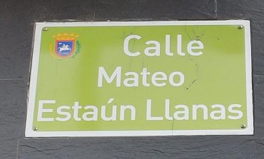 El juez ordena retirar la placa franquista y los nombres de los alcaldes de la dictadura