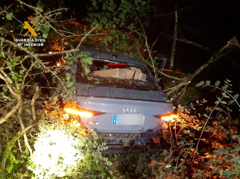 La Guardia Civil detiene a un hombre tras localizar un vehículo accidentado con 570 kilos de hachis