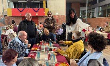 Cruz Blanca Huesca recibe la solidaridad de LALIGA en la Cena especial de Nochebuena