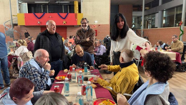 Cruz Blanca Huesca recibe la solidaridad de LALIGA en la Cena especial de Nochebuena