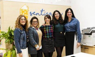 La alcaldesa de Huesca visita a las familias de Sentira