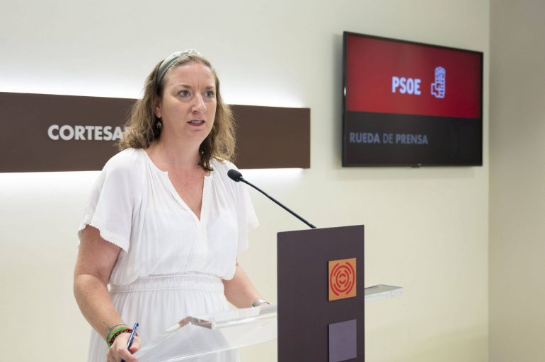 El PSOE pide una rectificación pública a la alcaldesa de Huesca por alentar los insultos y el odio desde el balcón del Ayuntamiento y solicita explicaciones en las Cortes al consejero de Fomento