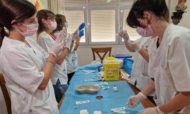 Empieza la vacunación de gripe, covid y VRS para los más mayores en las residencias