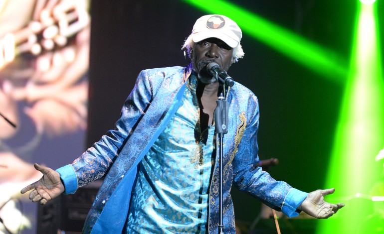 Alpha Blondy revalida su reinado de la música reggae con un vibrante concierto de grandes éxitos en Pirineos Sur