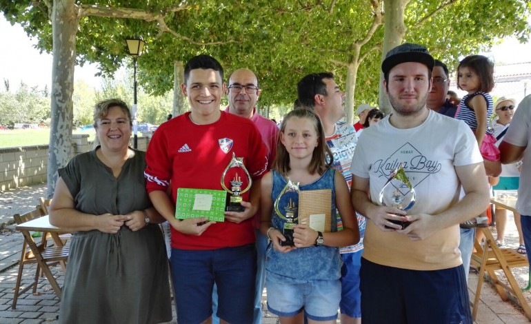 La joven ajedrecista de Huesca María Eizaguerri, de 11 años, se impone en el Torneo de Tardienta