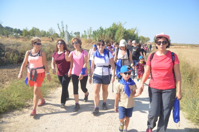 Más de quinientas personas marchan de Cofita a Fonz por la realización del albergue La Sabina de Down Huesca