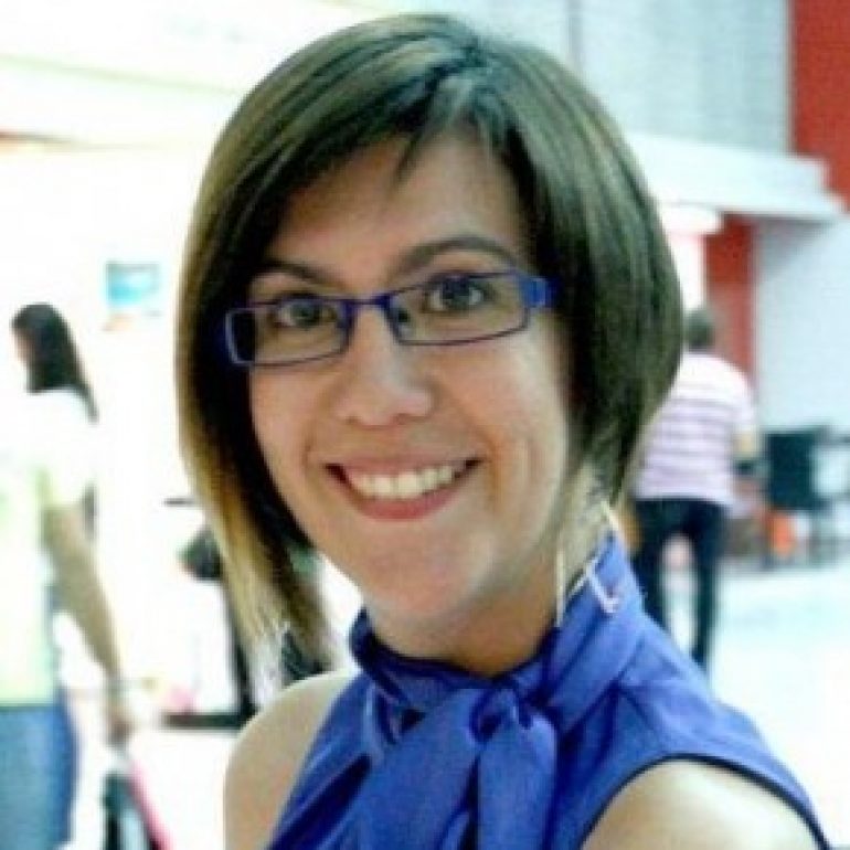 Nuria Casanova, de Veintiocho Comunicación Creativa, en el ciclo ‘Sumando Experiencias con Directivas’ en Huesca