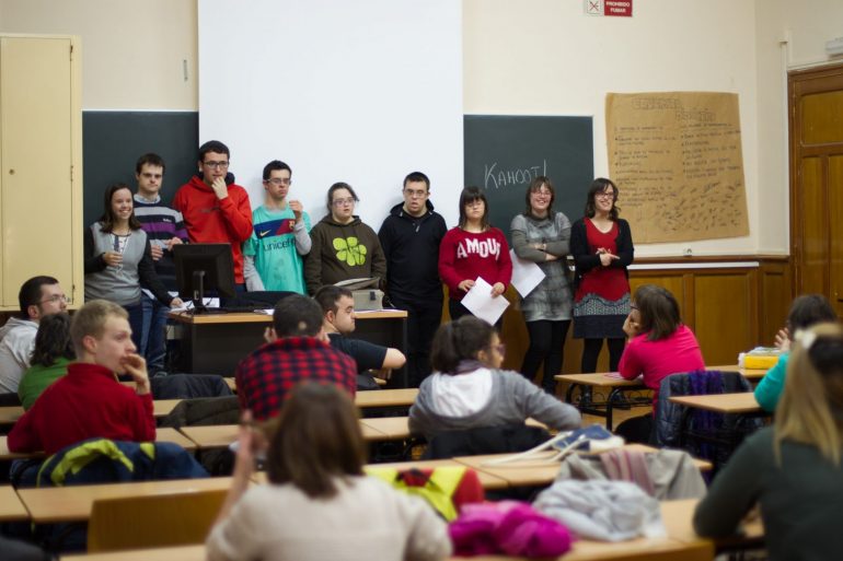 Poetas de Down Huesca presentan el poemario ‘Poesías de amor y amistad’