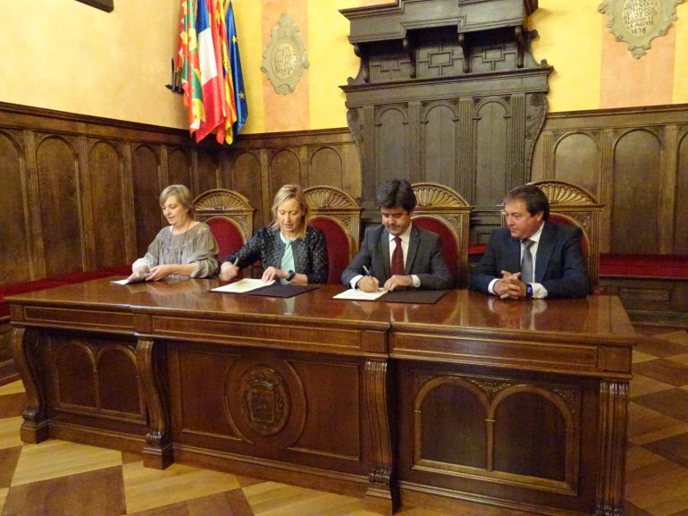 El Ayuntamiento y SODIAR firman un convenio para crear un fondo de apoyo a emprendedores en Huesca