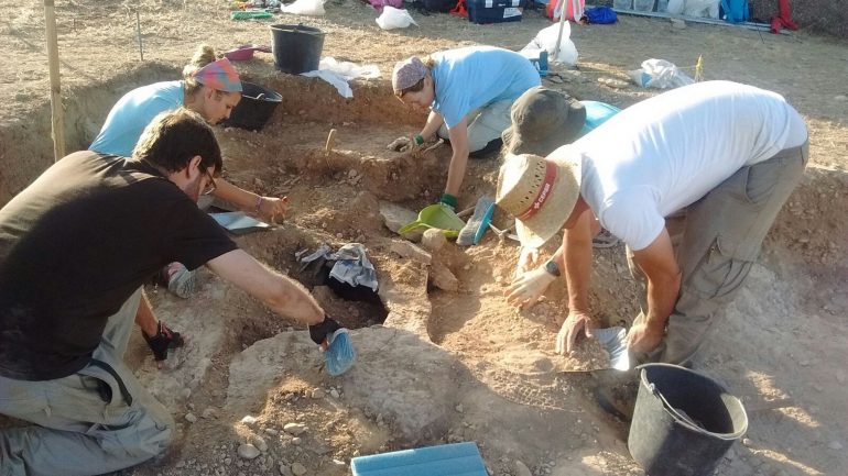 La Campaña Arqueológica de Los Monegros halla un asentamiento de hace 3.000 años en un yacimiento de Sena