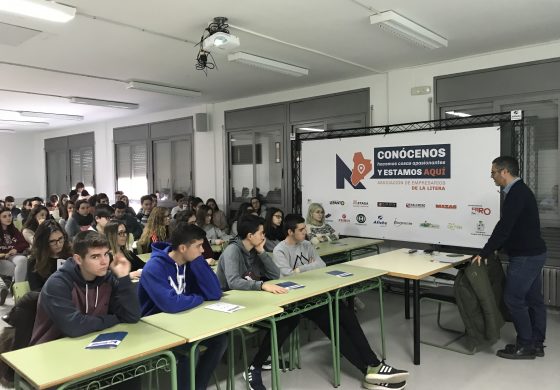 Las charlas del proyecto “Conócenos hacemos cosas apasionantes y estamos aquí” llegan a su ecuador con gran éxito en los Centros Educativos
