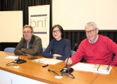 Versos de los jóvenes de la Asociación Down Huesca para alegrar a los viandantes de Binéfar