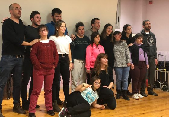 Usuarios de Down Huesca y estudiantes de Magisterio escenifican el proyecto 'Laboratorio desde el cuerpo'